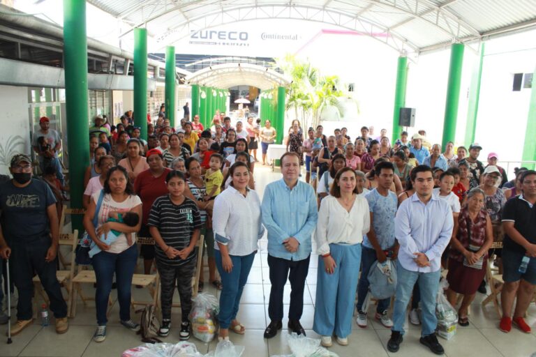 Ayuntamiento y DIF Villaflores realizan entrega de insumos