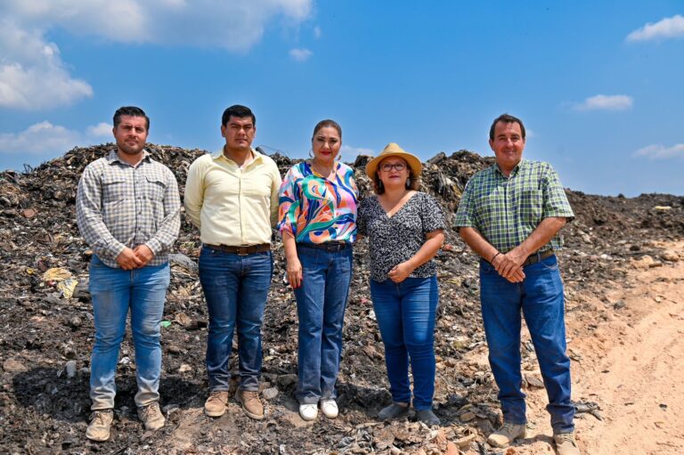 SUPERVISA AYUNTAMIENTO INCENDIO DE BASURERO MUNICIPAL