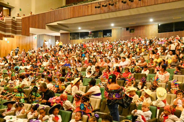 REALIZAN DEMOSTRACIÓN DE BAILES REGIONALES DEL NIVEL PREESCOLAR EN TAPACHULA