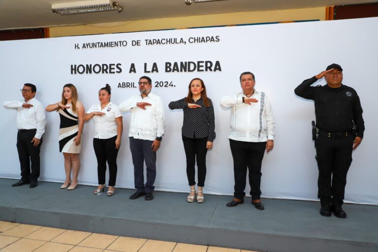 REALIZA AYUNTAMIENTO CEREMONIA CÍVICA EN TAPACHULA