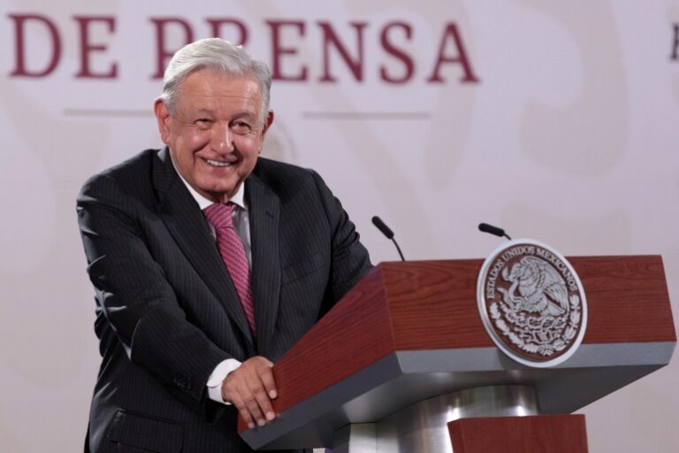 Pueblo de México es de los más politizados del mundo, afirma presidente