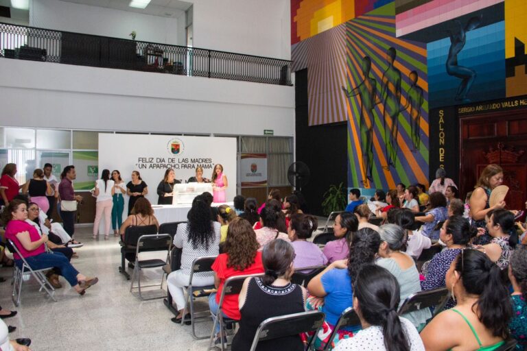 Congreso reconoce a madres trabajadoras: