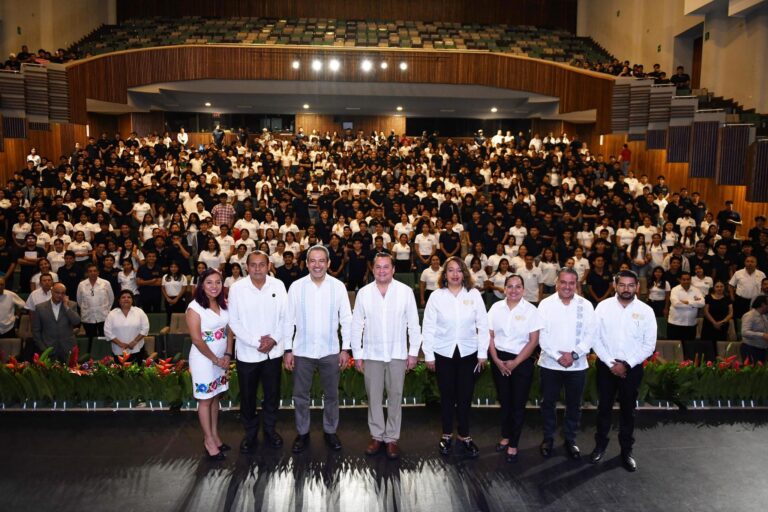 Éxito de egresadas y egresados de la UNACH es motivo de orgullo en los 50 años de la institución