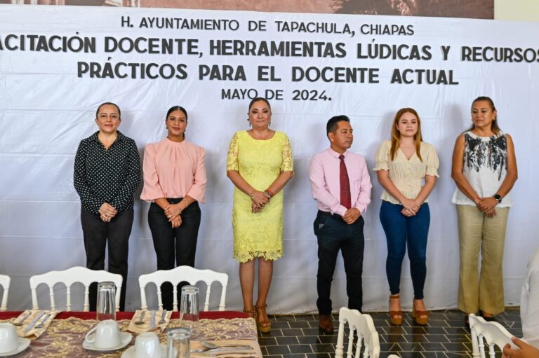 AYUNTAMIENTO DE TAPACHULA RECONOCIÓ LABOR DOCENTE