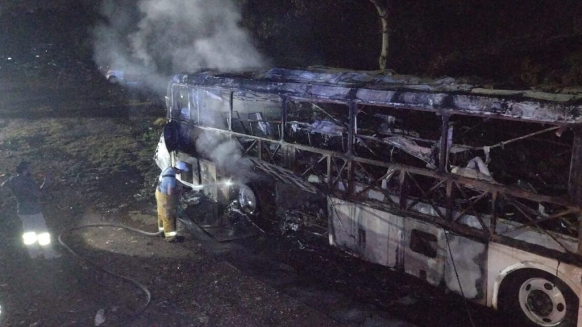 PC SOFOCA INCENDIO EN CORRALÓN VEHICULAR