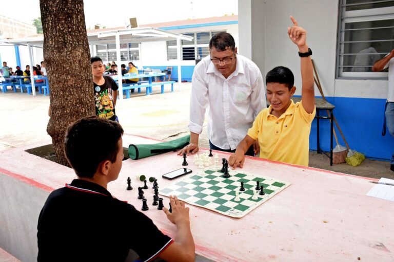 Se realiza en Villaflores el 2do Torneo Municipal de Ajedrez