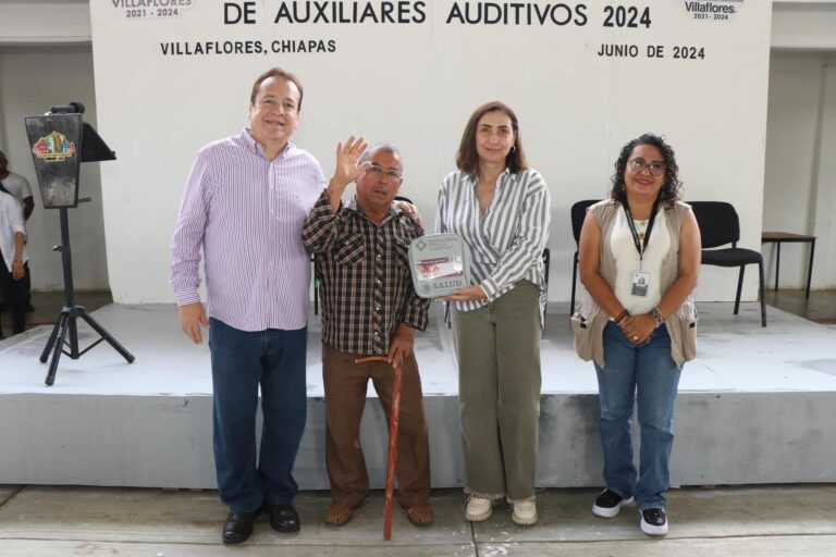 En Villaflores se realiza entrega de auxiliares auditivos