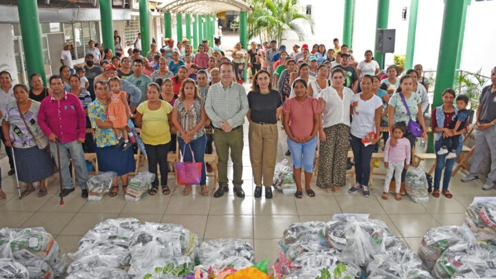 Alcalde Mariano Rosales encabeza entregan de insumos alimentarios