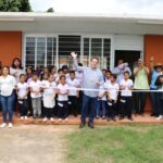 Alcalde Mariano Rosales entrega aula en Nueva Esperanza