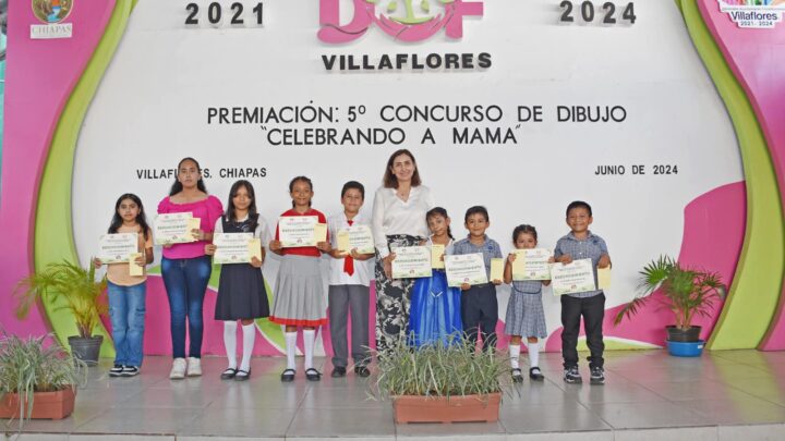 Margarita Sarmiento Entrega Premios a Ganadores de Concurso de Dibujo