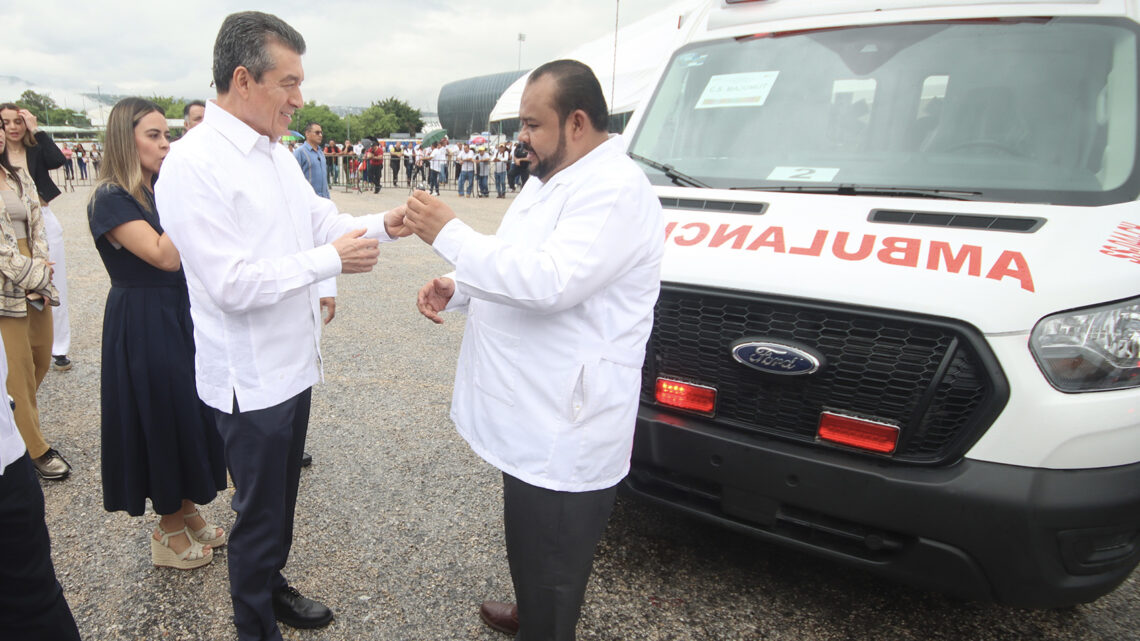 Encabeza Rutilio Escandón entrega de apoyos funcionales y ambulancias a hospitales públicos de Chiapas