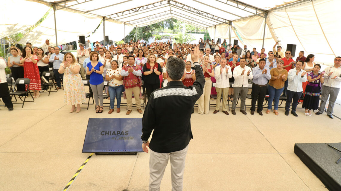 Rutilio Escandón entrega recursos del servicio financiero “Semillas de Autonomía” a mujeres