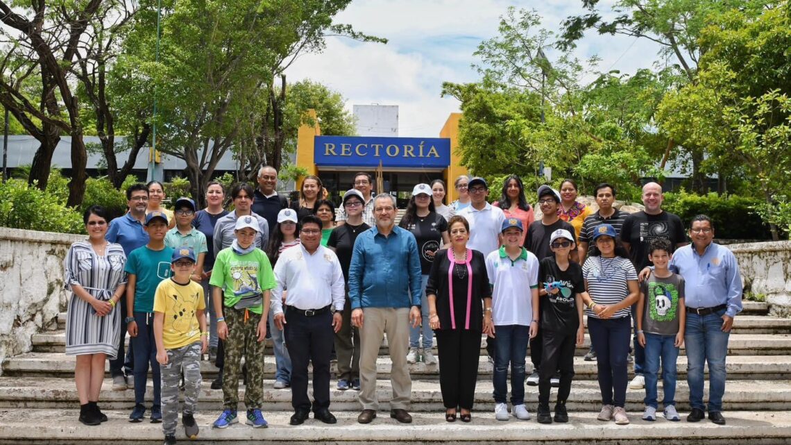 Se reúne el Rector de la UNACH, Carlos Faustino Natarén Nandayapa, con la Selección Nacional de Matemáticas de nivel básico