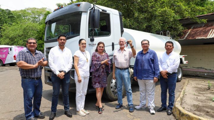 AYUNTAMIENTO DE TAPACHULA ENTREGA PIPA DE AGUA PARA SERVICIO DE LOS TAPACHULTECOS