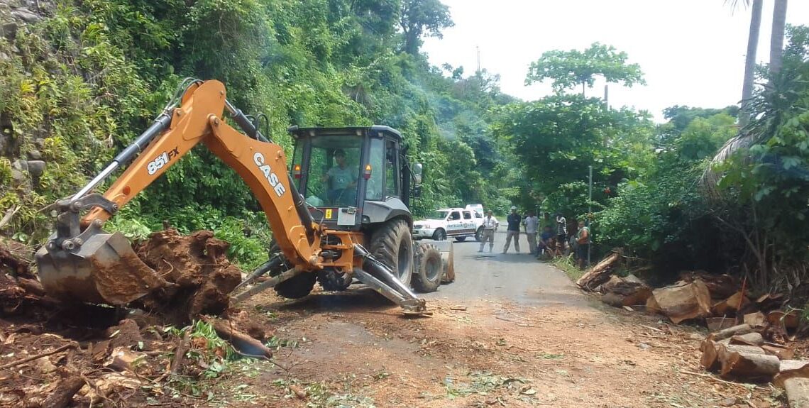 ATIENDE PC DERRUMBES EN CARRETERA A ZONA ALTA DE TAPACHULA