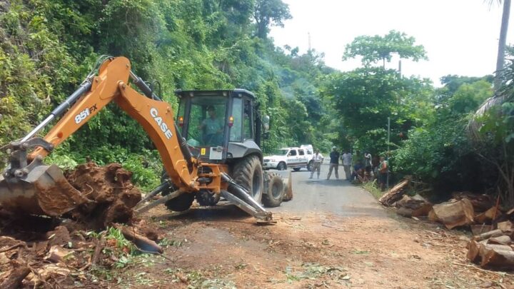 ATIENDE PC DERRUMBES EN CARRETERA A ZONA ALTA DE TAPACHULA