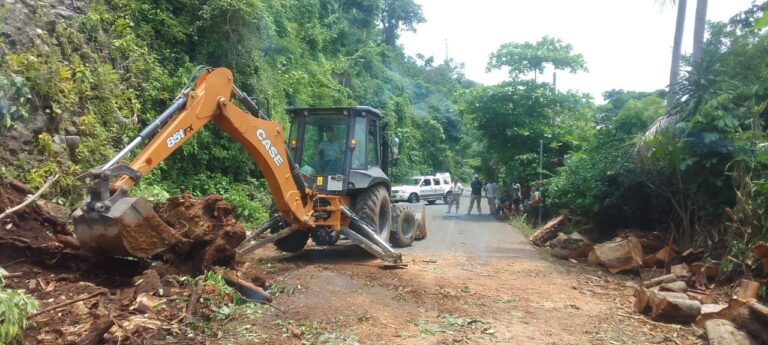 ATIENDE PC DERRUMBES EN CARRETERA A ZONA ALTA DE TAPACHULA