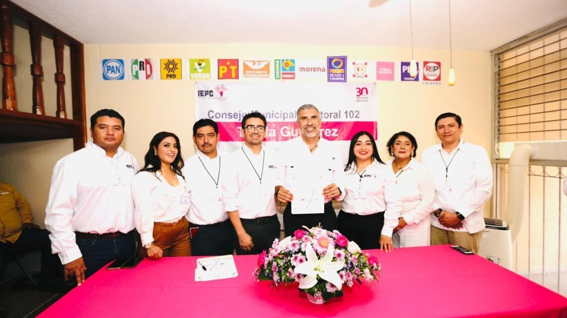 Recibe Ángel Torres constancia de mayoría como presidente municipal electo de Tuxtla