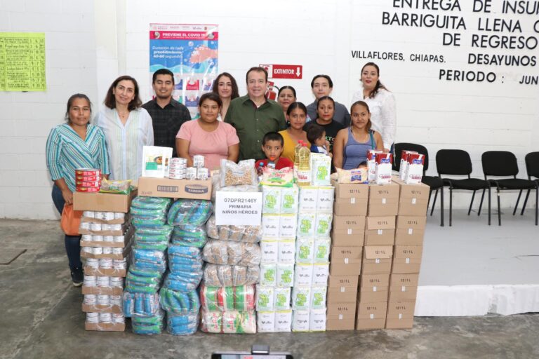 Mariano Rosales y Margarita Sarmiento entregan insumos alimentarios a escuelas