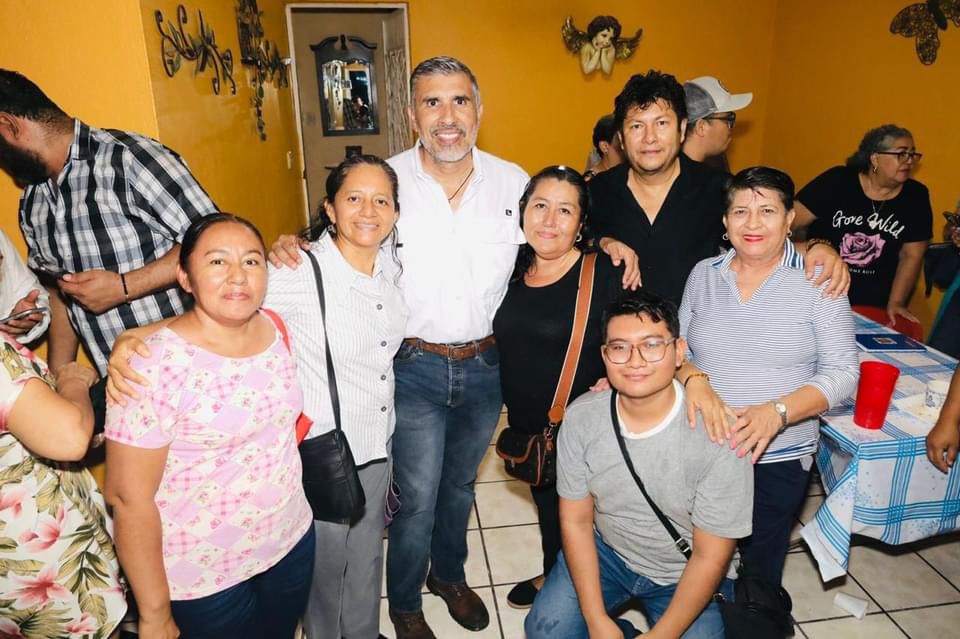 Visita, escucha y atiende Angel Torres a más colonias de Tuxtla