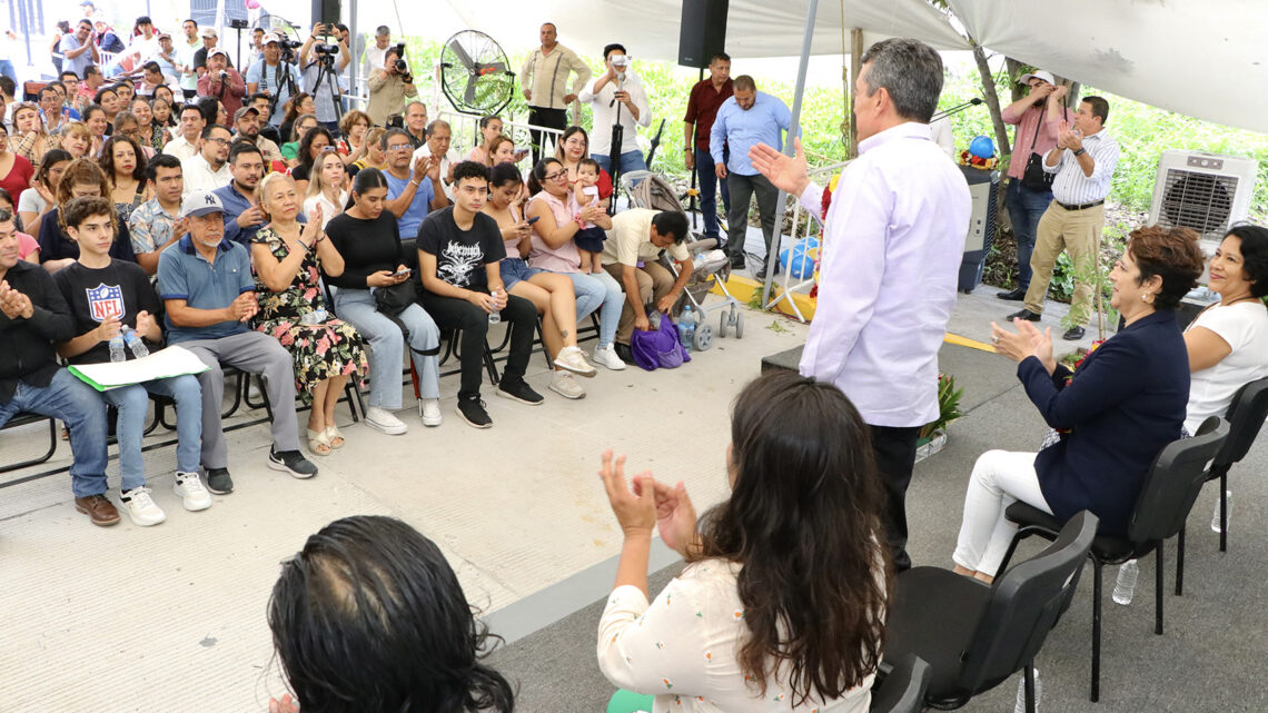 Inaugura Rutilio Escandón pavimentación del circuito vial de la colonia Barranca Verde, de Tuxtla Gutiérrez