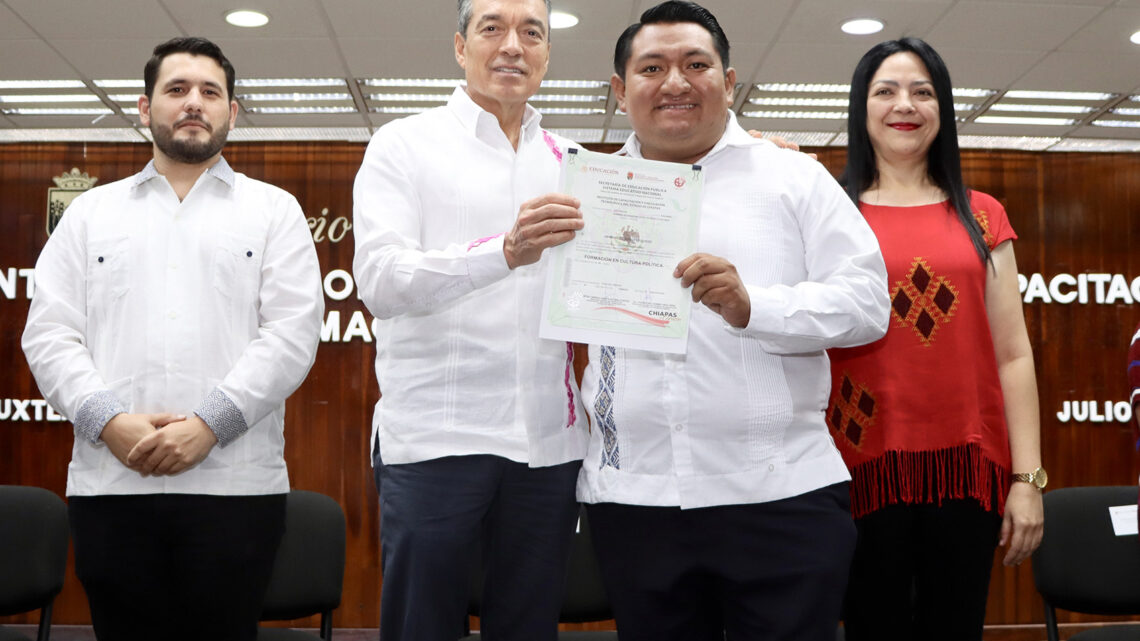 Entrega Rutilio Escandón constancias del curso “Formación en Cultura Política” a 977 jóvenes de Chiapas