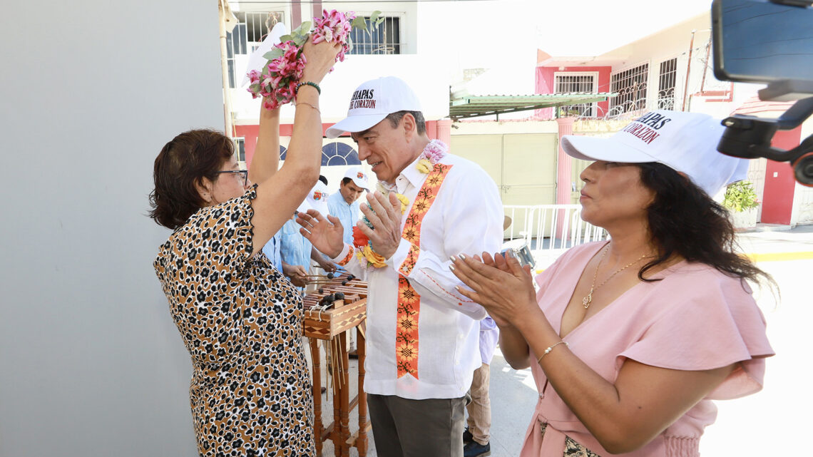 En Tuxtla, Rutilio Escandón inaugura pavimentación del Circuito las Casas Norte de la colonia La Misión