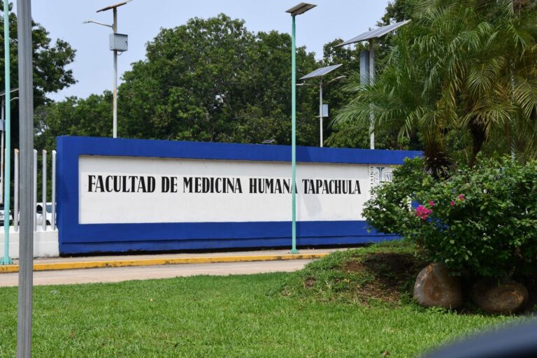 Acreditan calidad académica de la Licenciatura en Médico Cirujano que imparte la UNACH en Tapachula