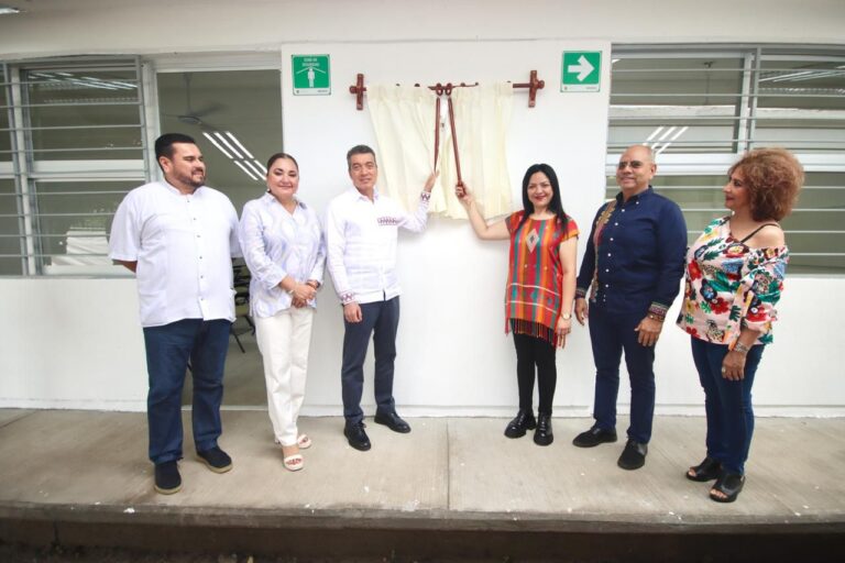 GLADIOLA SOTO SOTO ACOMPAÑA A GOBERNADOR RUTILIO ESCANDÓN EN GIRA POR TAPACHULA