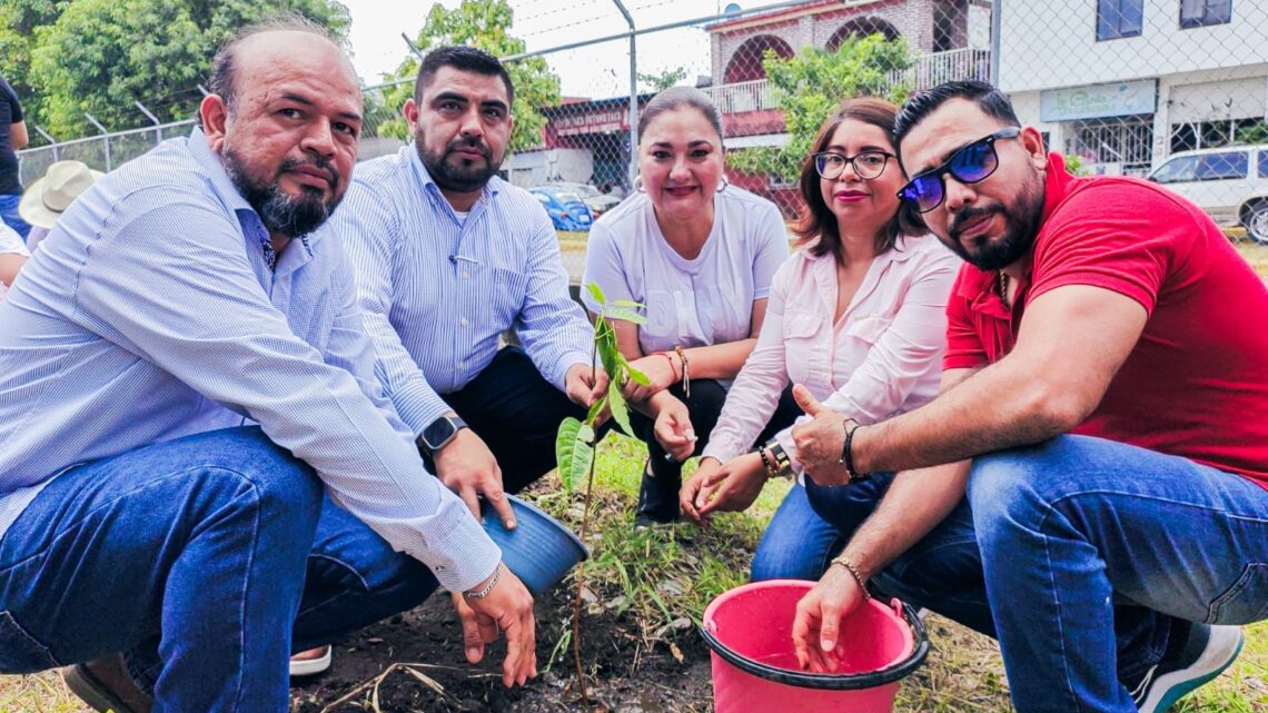 AYUNTAMIENTO DE TAPACHULA CONMEMORA DIA MUNDIAL DEL ÁRBOL “REFORESTANDO EL PAR VIAL”.