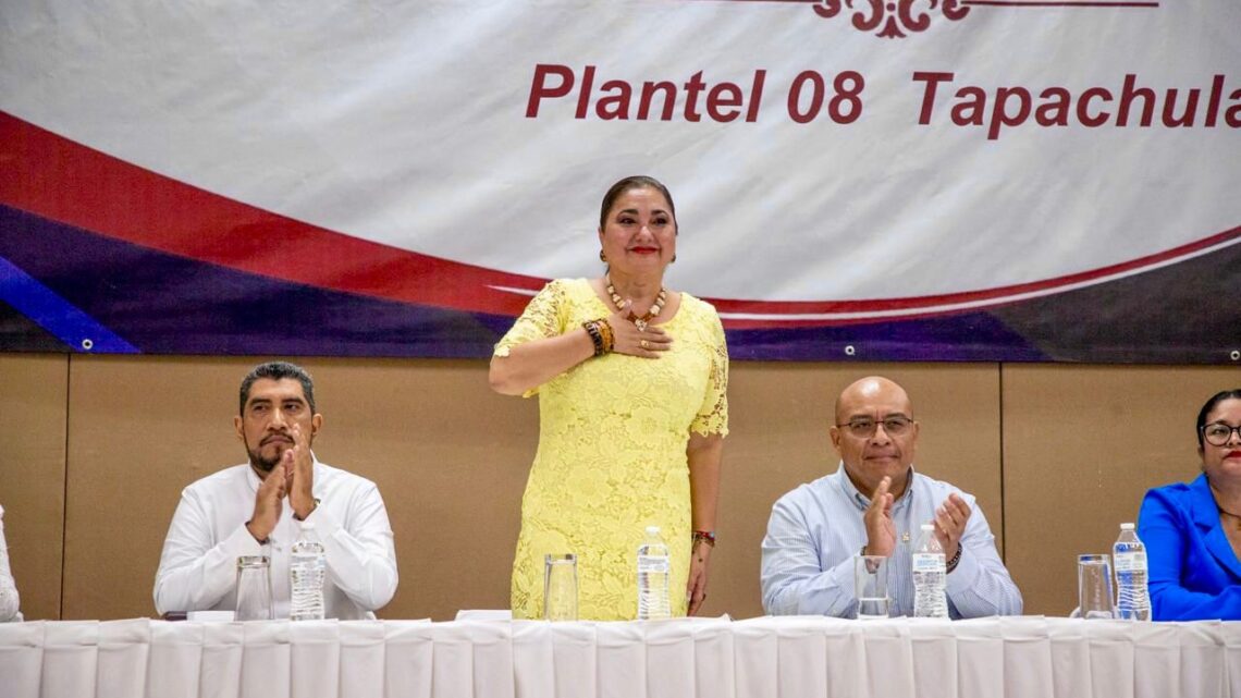 GLADIOLA SOTO SOTO ASISTE COMO INVITADA ESPECIAL A GRADUACIÓN DE ESTUDIANTES DEL COBACH EN TAPACHULA