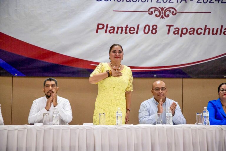 GLADIOLA SOTO SOTO ASISTE COMO INVITADA ESPECIAL A GRADUACIÓN DE ESTUDIANTES DEL COBACH EN TAPACHULA