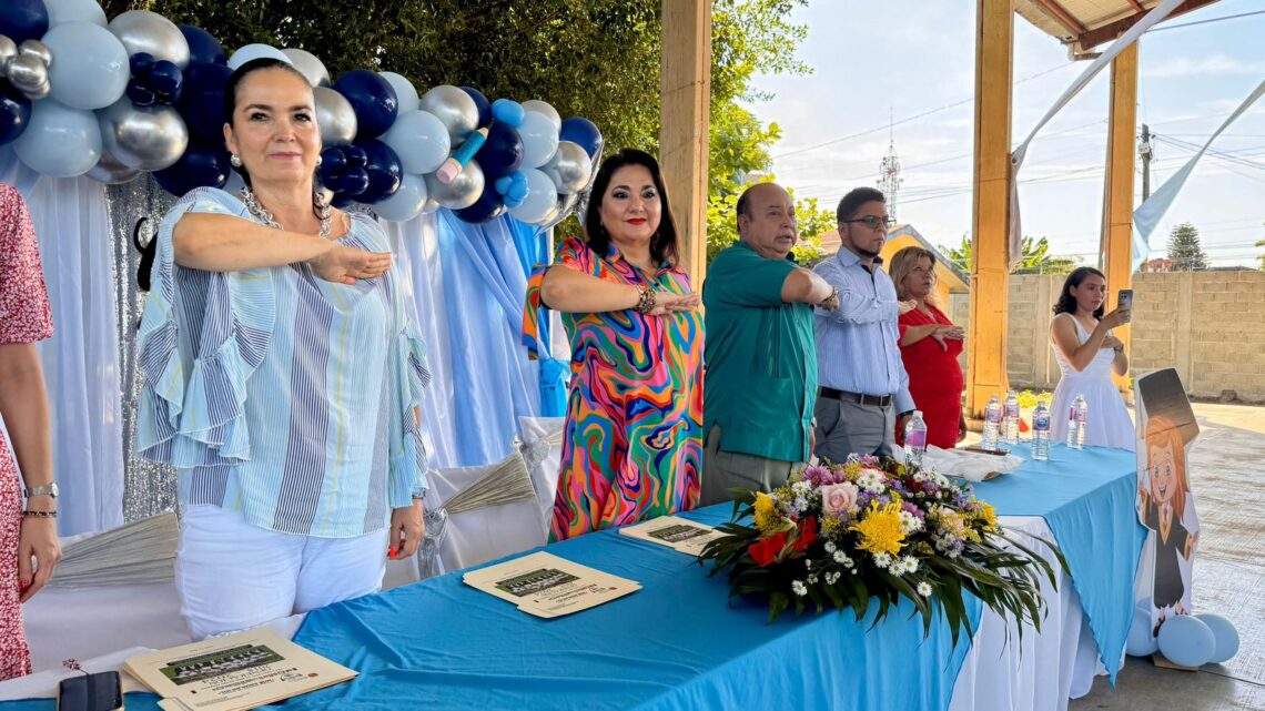 ASISTEN GLADIOLA SOTO SOTO Y PRESIDENTA DEL DIF MUNICIPAL NORA RAQUEL SOTO A CEREMONIA DE CLAUSURA DE CICLO ESCOLAR EN PRIMARIA