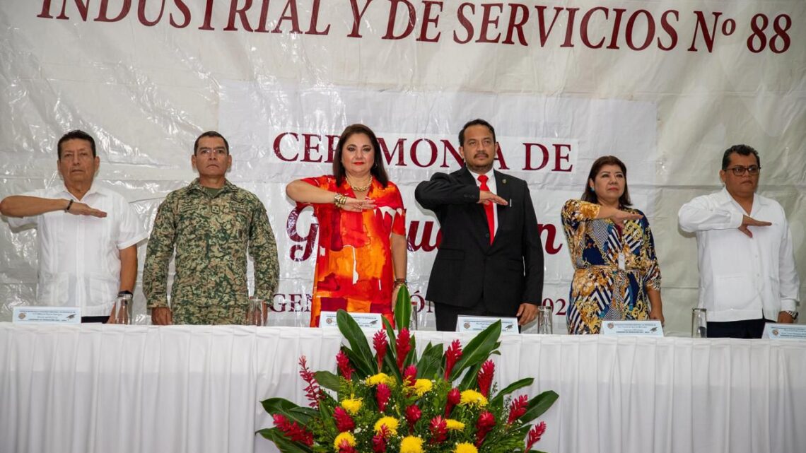 ASISTE GLADIOLA SOTO SOTO COMO INVITADA ESPECIAL A CLAUSURA DE CURSO DEL CBTIS 88 EN TAPACHULA