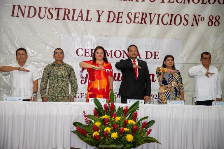 ASISTE GLADIOLA SOTO SOTO COMO INVITADA ESPECIAL A CLAUSURA DE CURSO DEL CBTIS 88 EN TAPACHULA