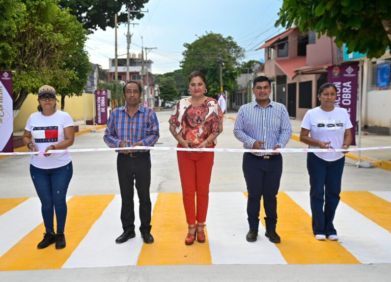 INAUGURA ALCALDESA DE TAPACHULA GLADIOLA SOTO SOTO, PAVIMENTACIÓN DE CALLES EN COLONIA SAN SEBASTIÁN