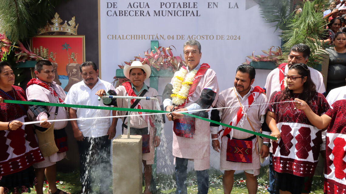 Entrega Rutilio Escandón Sistema Integral de Agua Potable a habitantes de Chalchihuitán