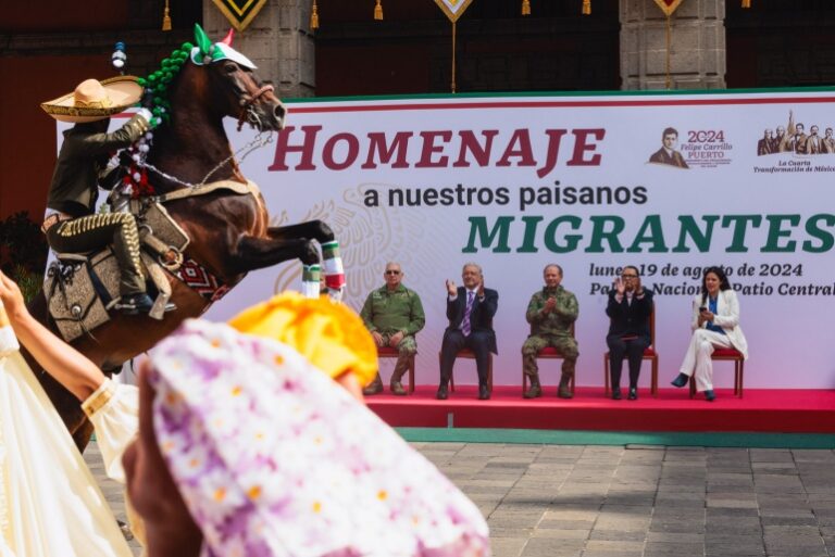 Gobierno de México homenajea en Palacio Nacional a migrantes mexicanos; presidente destaca contribución de remesas a la economía nacional