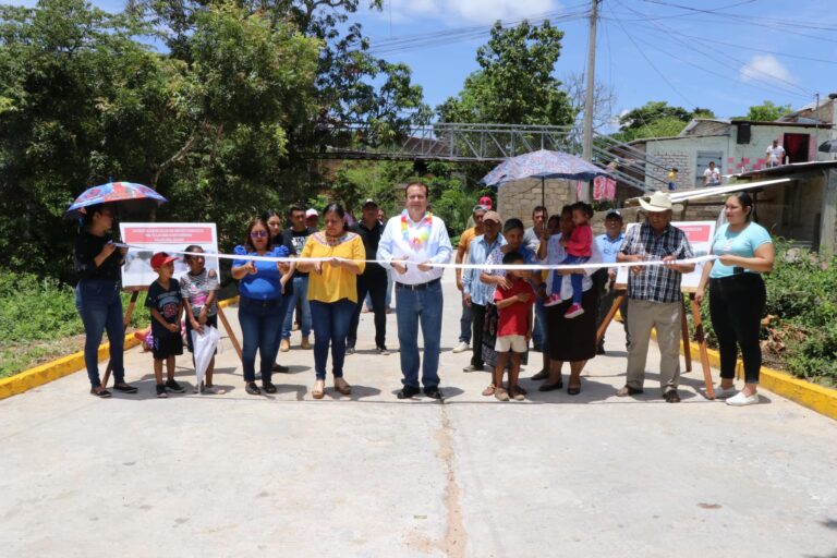 Mariano Rosales continúa inaugurando obras en Villaflores