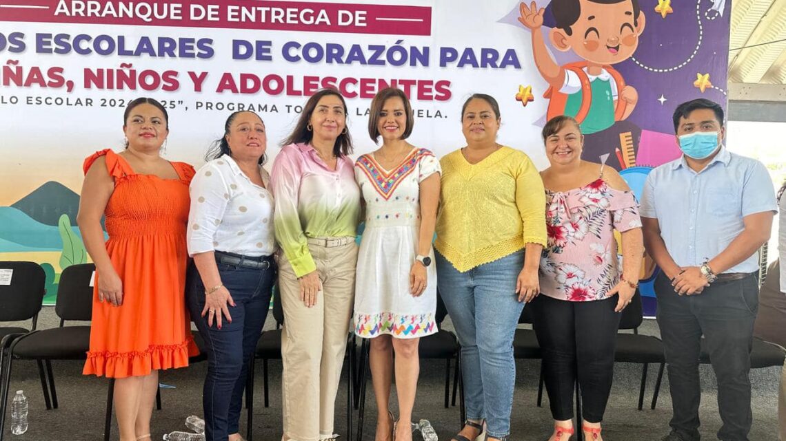 Margarita Sarmiento participó en la entrega de Apoyos Escolares de Corazón para Niñas, Niños y Adolescentes