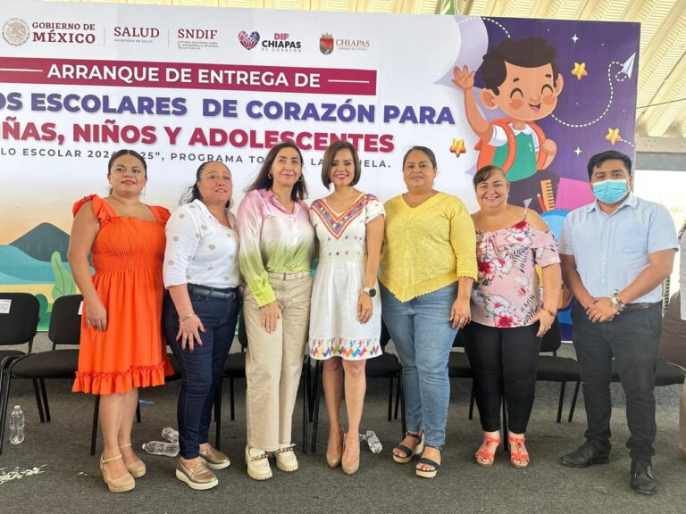 Margarita Sarmiento participó en la entrega de Apoyos Escolares de Corazón para Niñas, Niños y Adolescentes