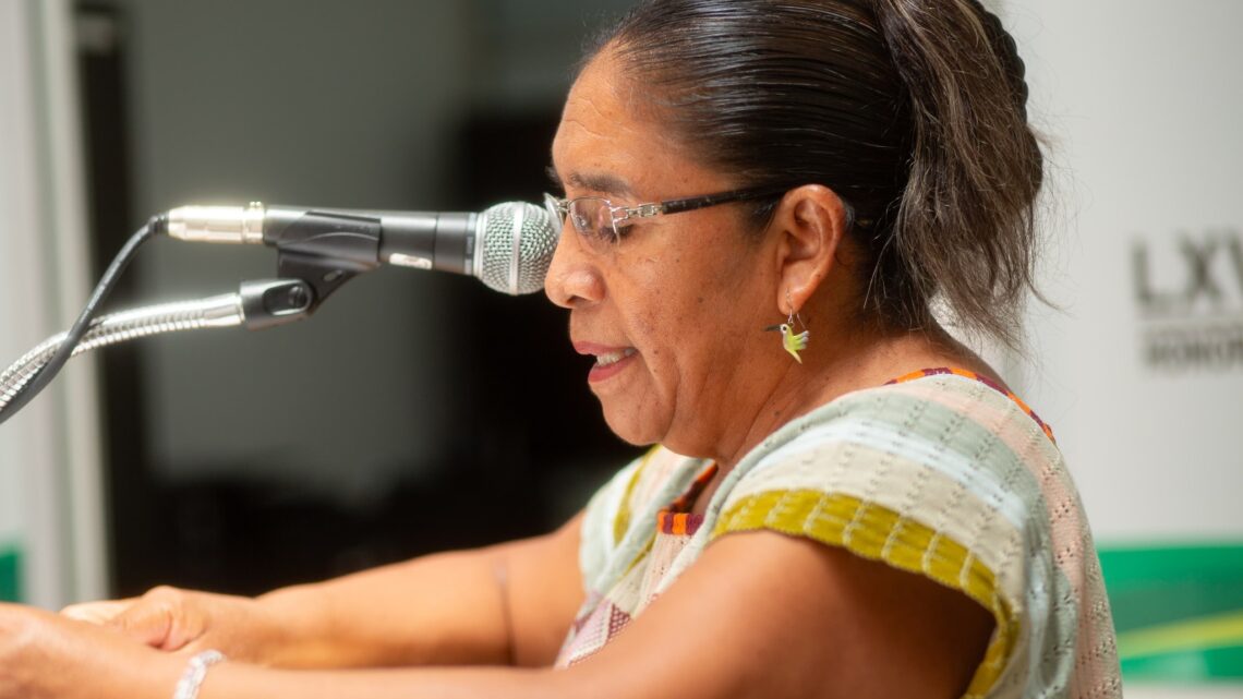 Diputada Petrona de la Cruz Cruz presentó el libro: “Ventana literaria de mi pueblo”