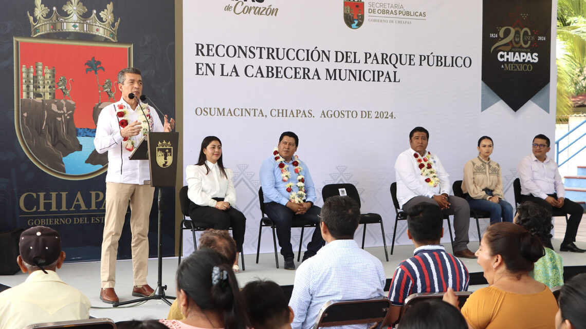 Inaugura Rutilio Escandón la reconstrucción y modernización del parque público de Osumacinta