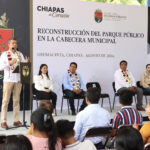 Inaugura Rutilio Escandón la reconstrucción y modernización del parque público de Osumacinta