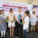 En Berriozábal, Rutilio Escandón inicia entrega de paquetes escolares a niñas, niños y adolescentes