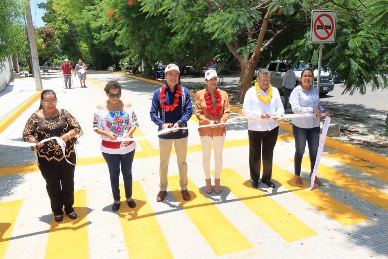 Rutilio Escandón cumple demanda añeja de habitantes de la colonia San José Yeguiste, de Tuxtla