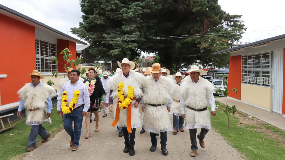 Rutilio Escandón inaugura red eléctrica en Corazón de María, municipio de San Cristóbal de Las Casas