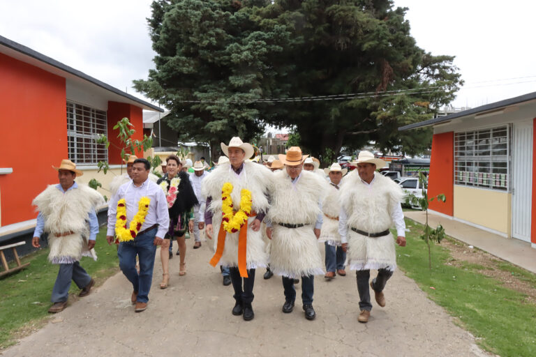 Rutilio Escandón inaugura red eléctrica en Corazón de María, municipio de San Cristóbal de Las Casas