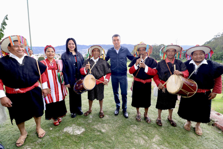 En San Cristóbal, Rutilio Escandón conmemora el Día Internacional de los Pueblos Indígenas