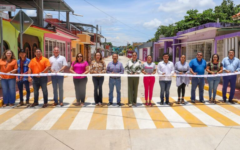 AYUNTAMIENTO DE TAPACHULA INAUGURA CALLES EN FRACCIONAMIENTO FRAY MATÍAS DE CÓRDOVA